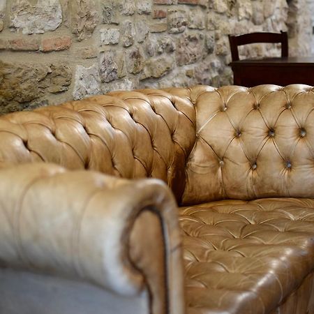 Residenza Le Logge Bed & Breakfast Губио Екстериор снимка