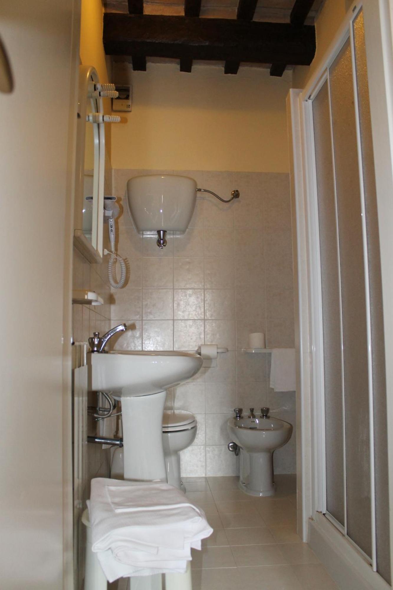 Residenza Le Logge Bed & Breakfast Губио Стая снимка