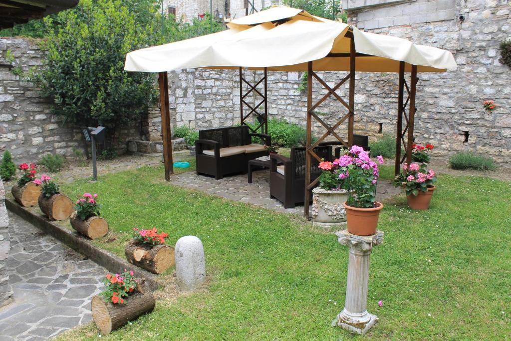 Residenza Le Logge Bed & Breakfast Губио Екстериор снимка